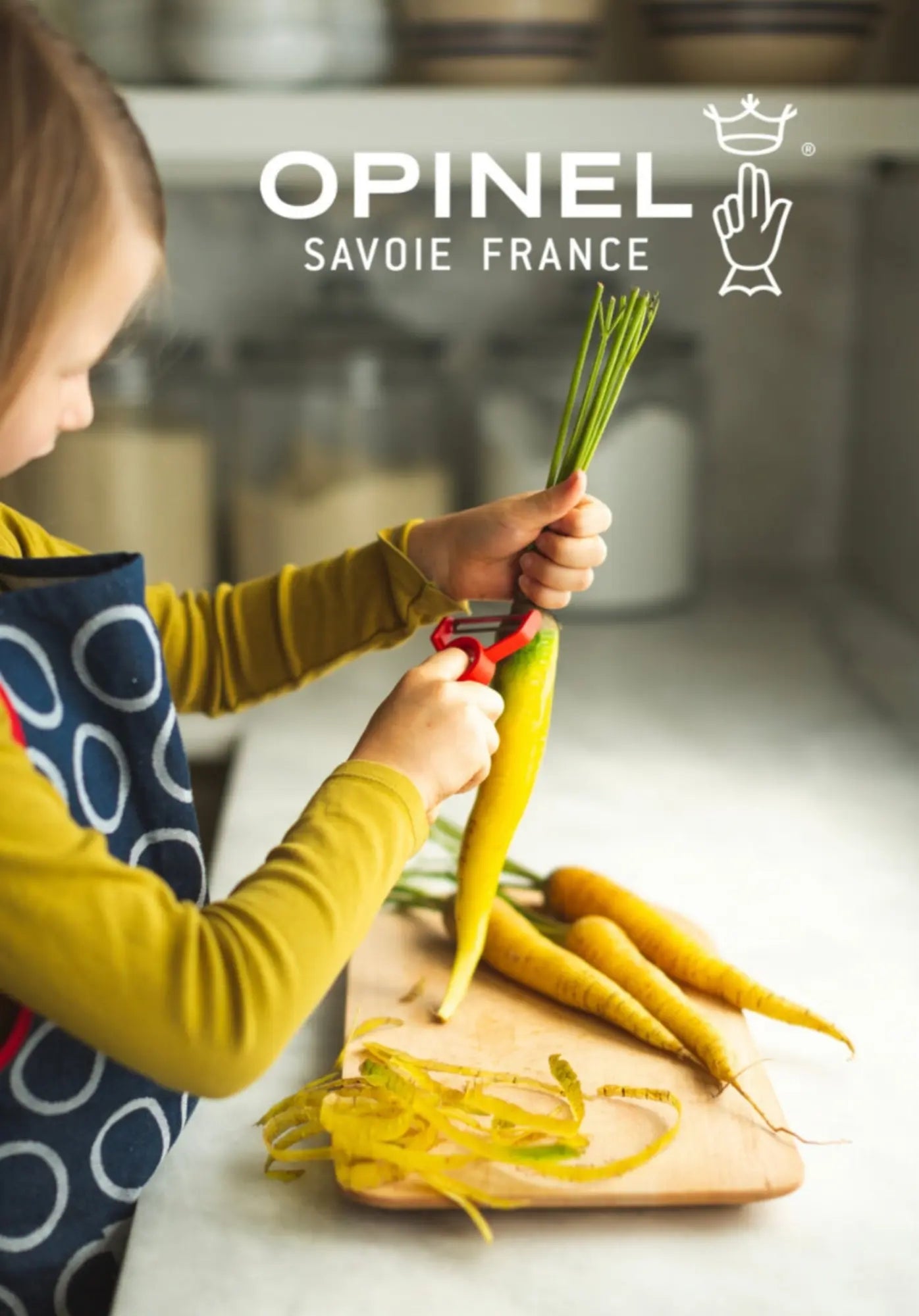 Le Petite 10" × 6" Beechwood Cutting Board | Compact Serving & Prep Board