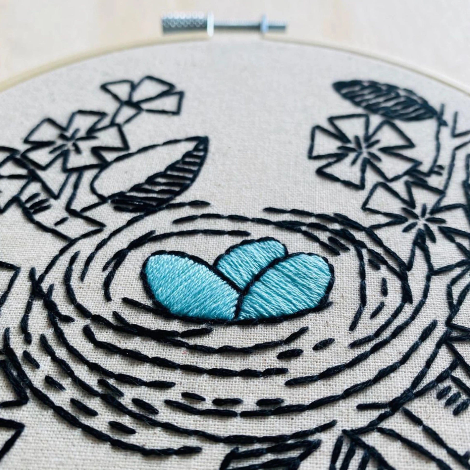 Nest Egg Complete Embroidery Kit, Beginner Level - Alder & Alouette
