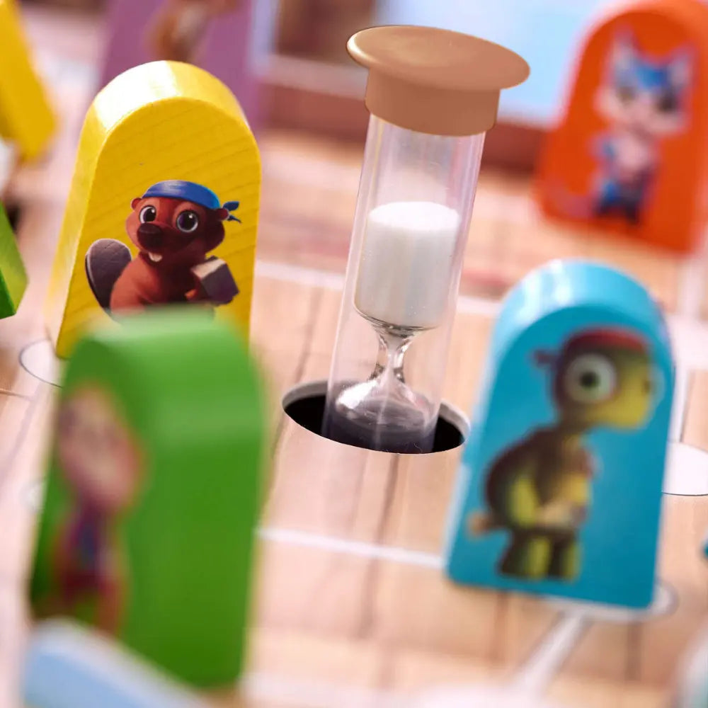 Close up of wooden pirate crew figures and hour glass in Capt’n Pepe game