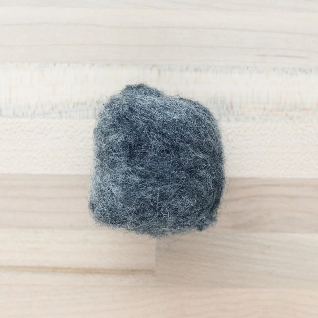Felter’s Multi-tonal Fleece Merino-Suffolk Mix for Dry and Wet Felting in charcoal gray
