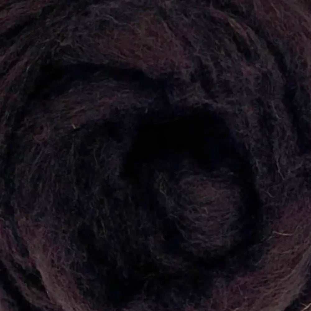 close-up of Corriedale wool silver in mocha