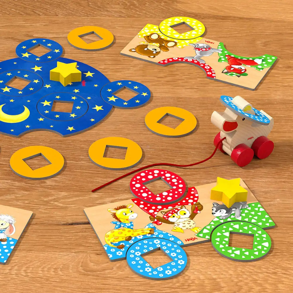 The Duck Game components with wooden duck and colored hat tiles laid out
