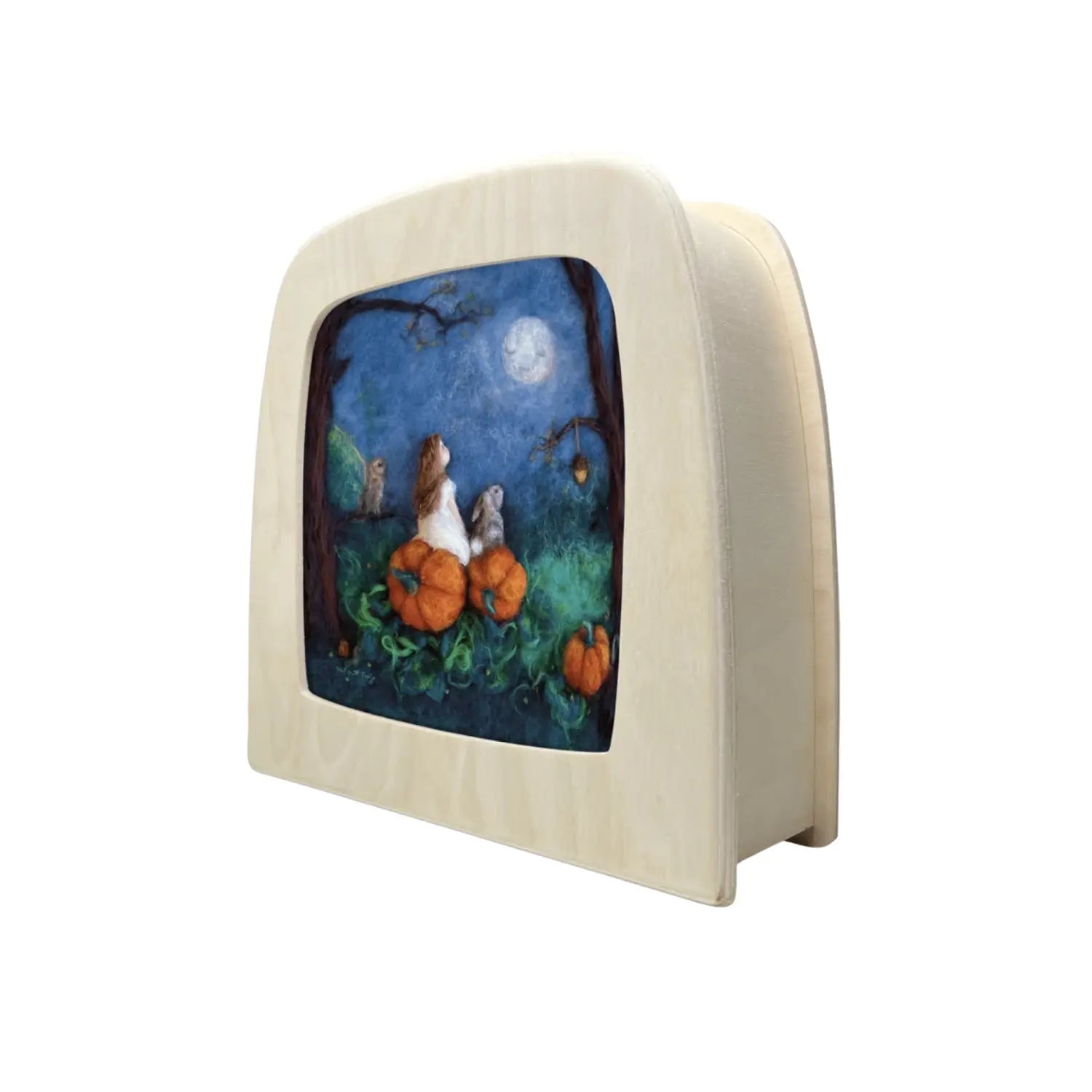Toverlux Mother Moon Silhouette by Het Wol Feetje featuring a child and woodland companions resting among pumpkins beneath a full moon in an angled view of the Toverlux lamp.