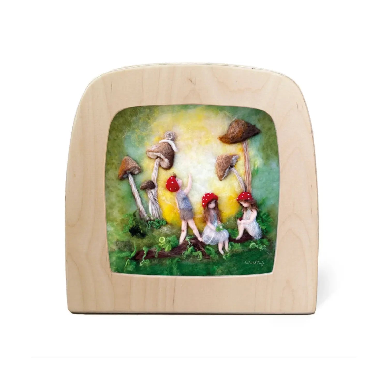 Toverlux Children of the Forest Silhouette by Het Wol Feetje with mushroom-capped forest children beneath woodland mushrooms.