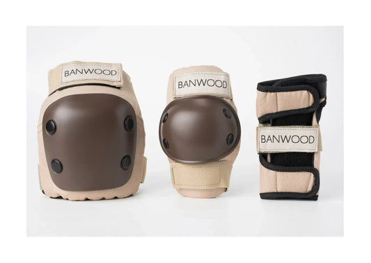 Banwood skateboarding knee pads and wrist guard set on a white background