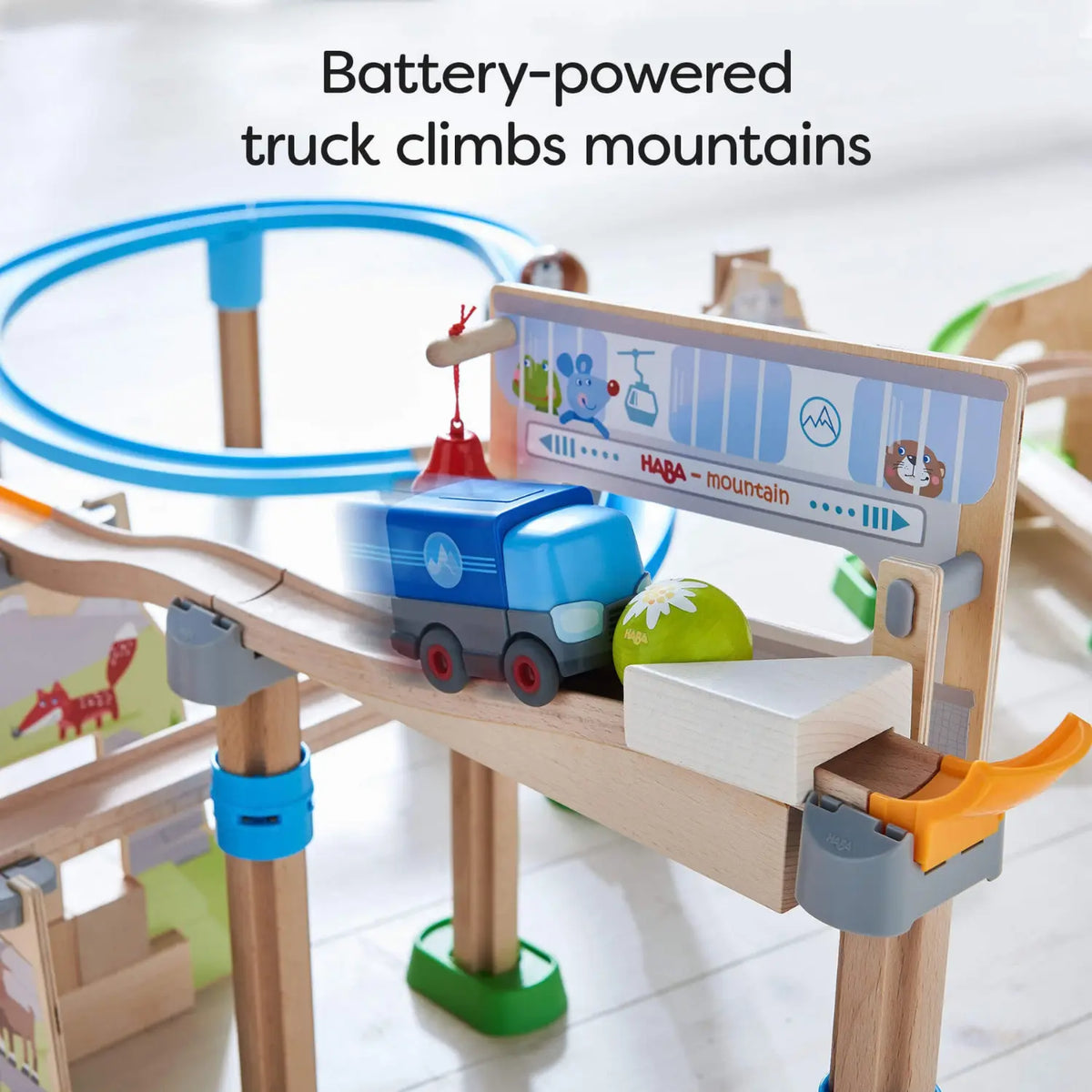 Battery-powered Kullerbü truck climbing an elevated wooden track in the Mountain Adventure set