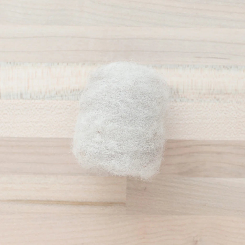 Felter’s Multi-tonal Fleece Merino-Suffolk Mix for Dry and Wet Felting in oatmeal cream