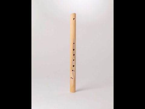 Video of Baroque Octa C Flute from Choroi made of maple on a gray white background