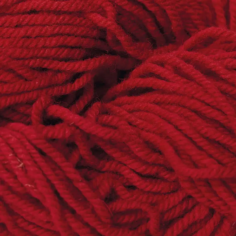 Organic plant-dyed Wool Yarn in red close up