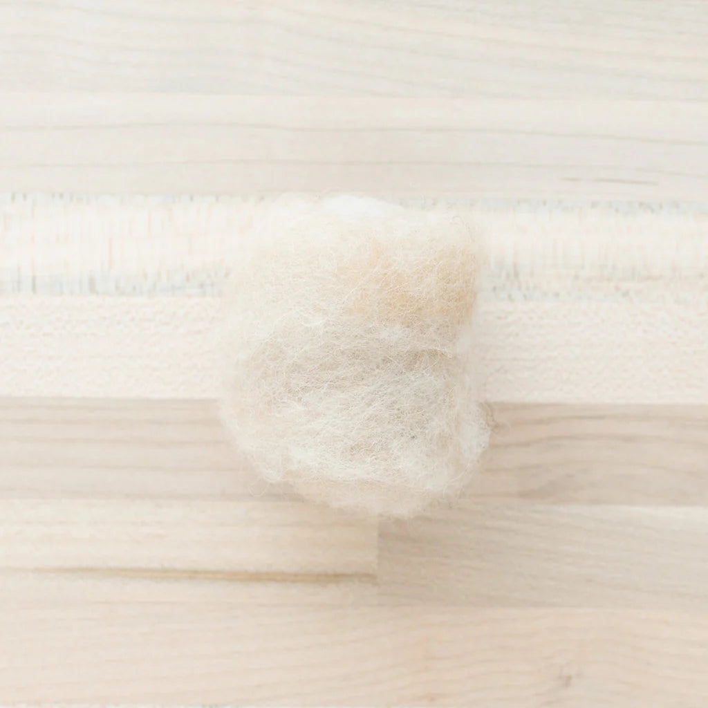 Felter’s Multi-tonal Fleece Merino-Suffolk Mix for Dry and Wet Felting in sand
