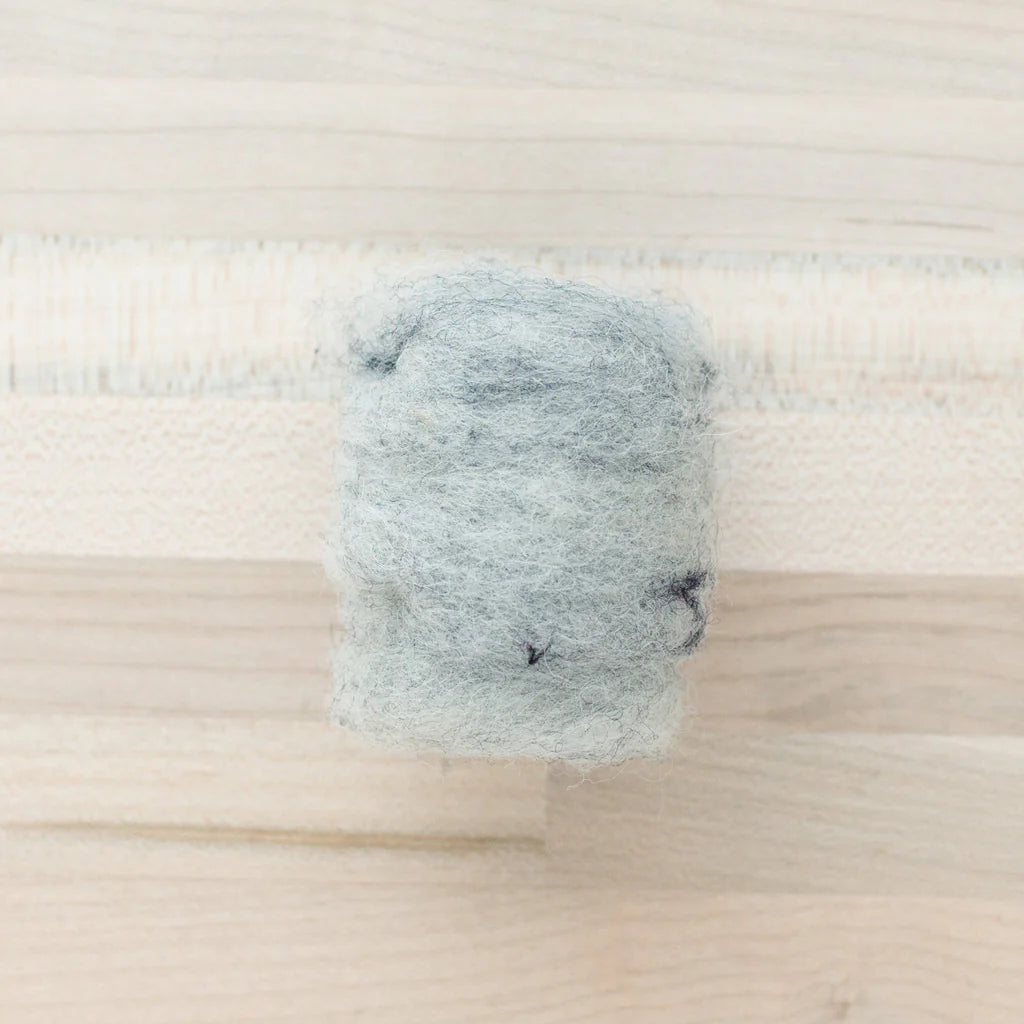 Felter’s Multi-tonal Fleece Merino-Suffolk Mix for Dry and Wet Felting in silver mist