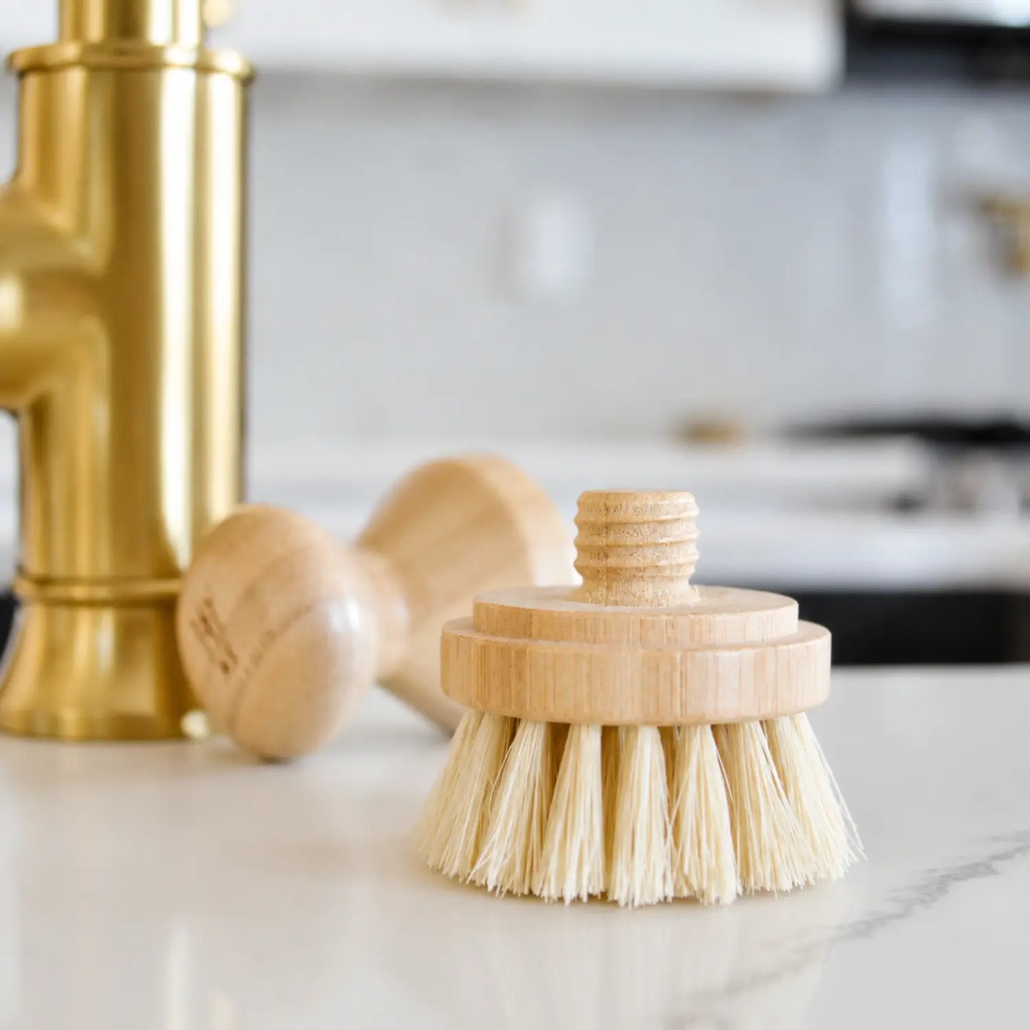 Light sisal replacement head for a modular bamboo dish