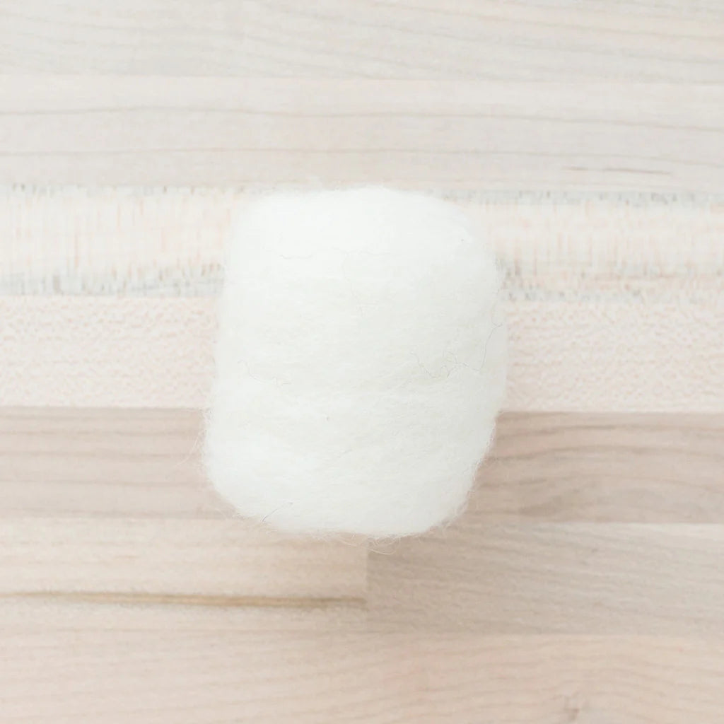 Felter’s Multi-tonal Fleece Merino-Suffolk Mix for Dry and Wet Felting in snow white