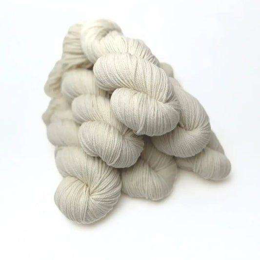 Undyed Targhee Wool Yarn – DK/Worsted