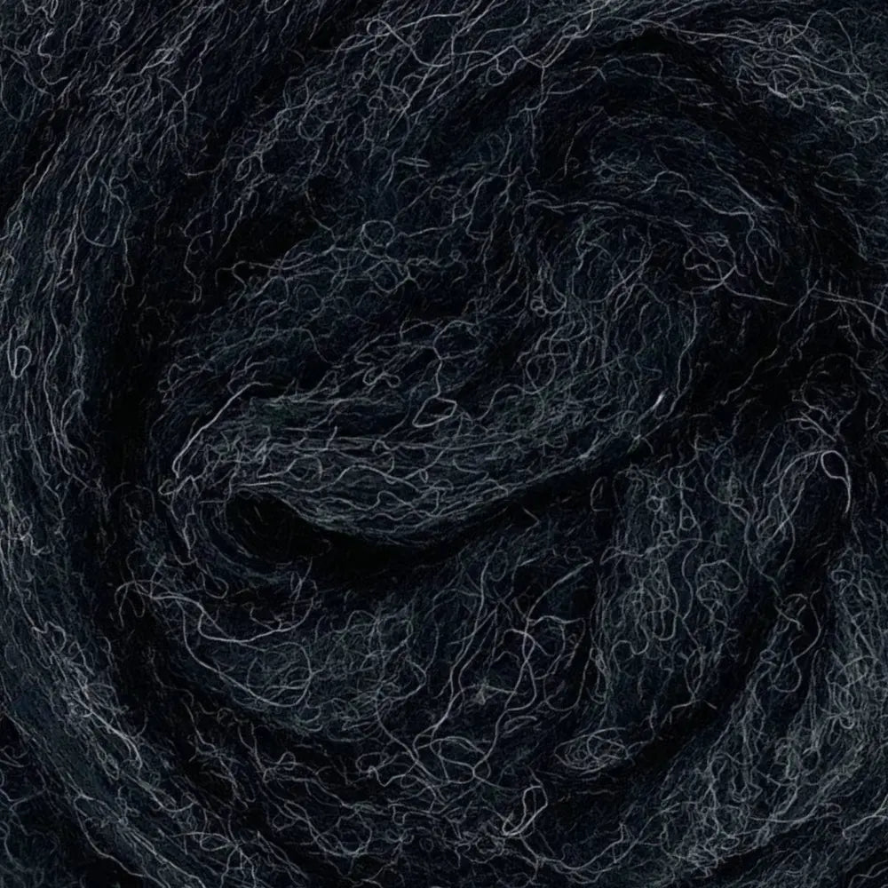 Close-up of a ray wool sliver called thunder