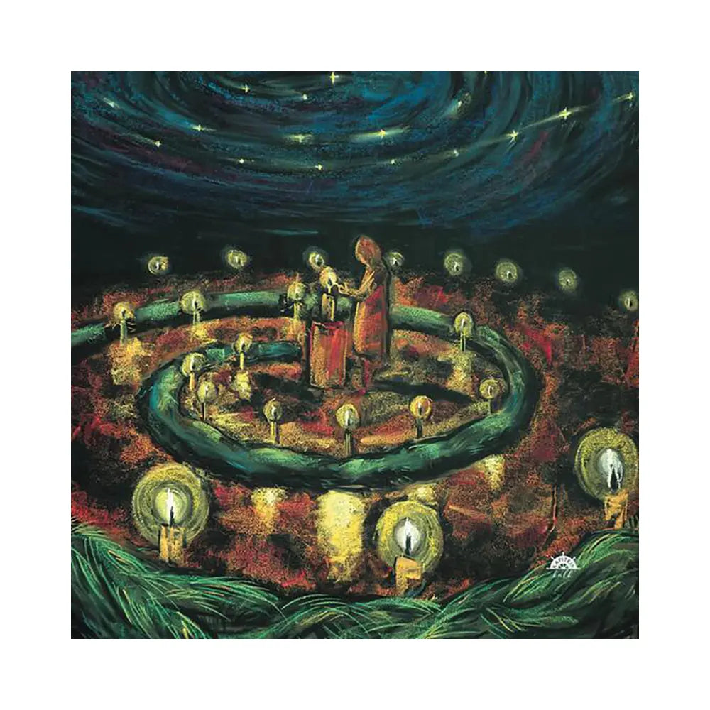 A Toverlux Magic Lamp Plate of an Evergreen Advent Spiral on the ground with candles under a night sky. 